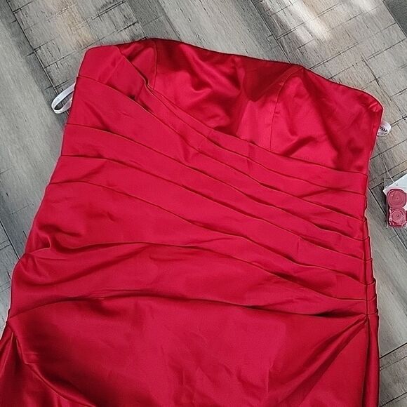 David's Bridal Strapless Wedding dress - Picture 7 of 7